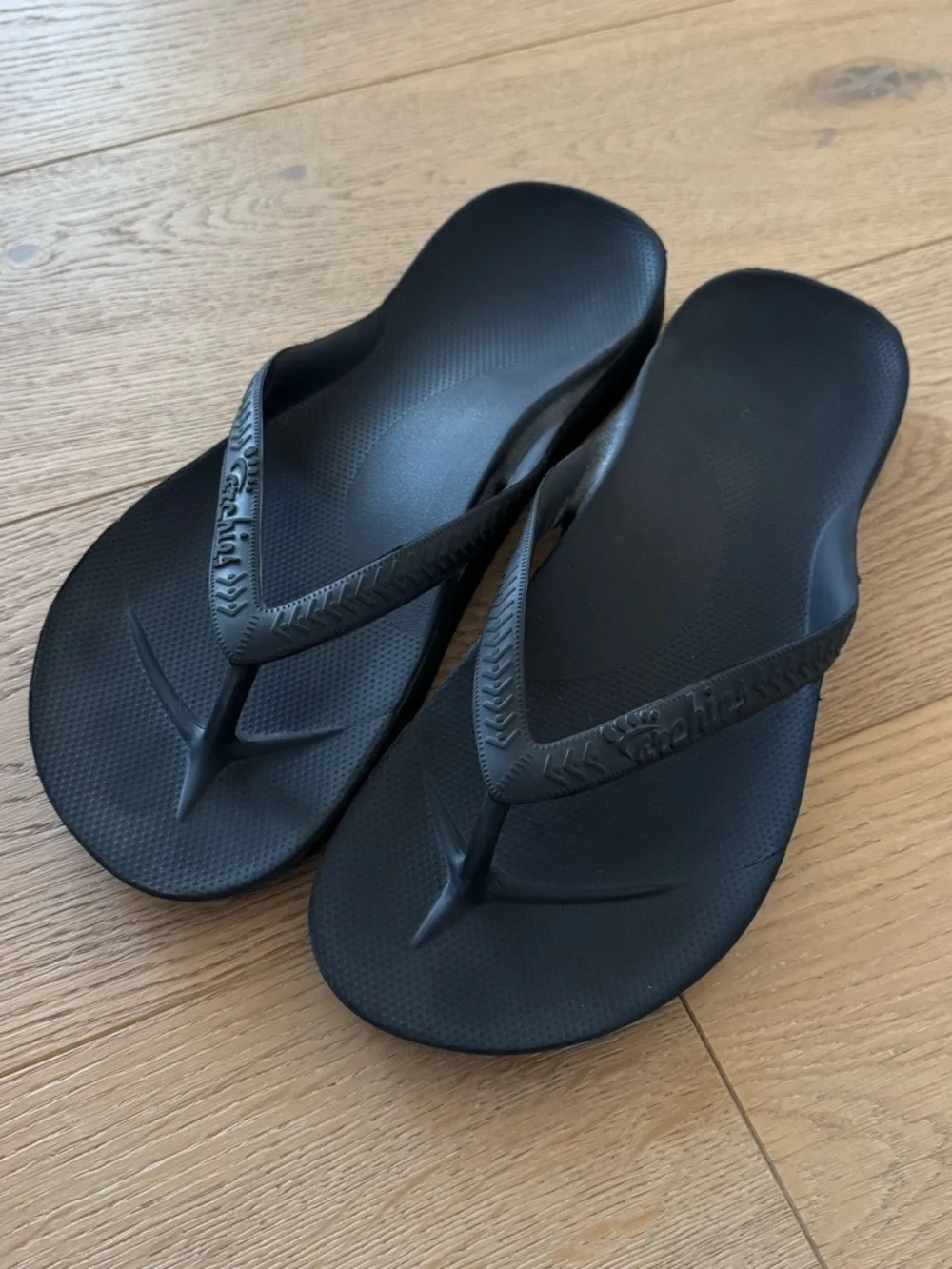Archie’s Black Arch Support Flip Flops Size 12